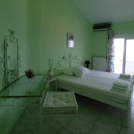 Sea Sky View House Paleo Tsifliki בית נופש קאבאלה