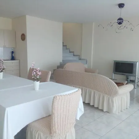 Sea Sky View House Paleo Tsifliki בית נופש *